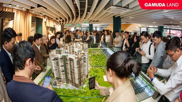 Sa bàn dự án Norton Park tại sự kiện ra mắt của Gamuda Land