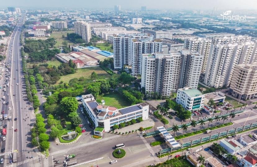 Toàn cảnh The Habitat Bình Dương tại cổng VSIP 1 bên Quốc lộ 13